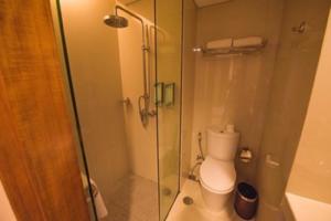 Koupelna v ubytování Hariston Hotel & Suites, Pluit - Jakarta