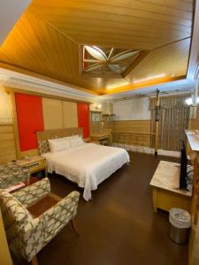 Tempat tidur dalam kamar di I Travel Motel - II