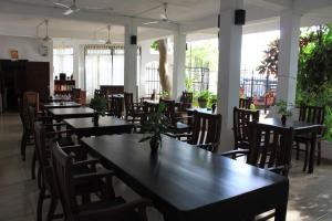 Restaurace v ubytování Unawatuna Beach Bungalow -
