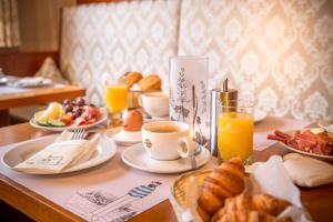 Opciones de desayuno para los huéspedes de HOTEL DÜNENLÄUFER Carolinensiel