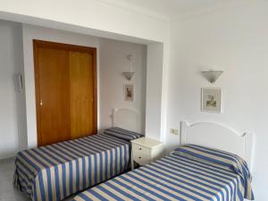 Posteľ alebo postele v izbe v ubytovaní Hostal CAN GALLU
