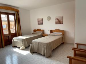 Posteľ alebo postele v izbe v ubytovaní Hostal CAN GALLU + 37 fotografií