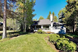 Gallery image of Tree Branch Cabin in Sunriver