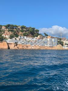 Galería fotográfica de Apartamento luminoso Paloma a 350 metros de la playa con parking gratuito en Sant Feliu de Guixols
