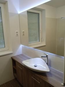 A bathroom at Verebes apartman