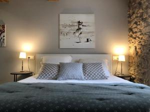 A bed or beds in a room at Nova Compostela Apartments
