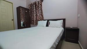 Un ou plusieurs lits dans un hébergement de l'établissement Sumithra Apartment