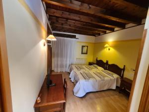 Postel nebo postele na pokoji v ubytování Hostal Las Nieves