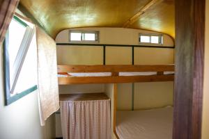 two bunk beds in a small room with a window at pipowagen Blagour midden in de natuur in Lachapelle-Auzac