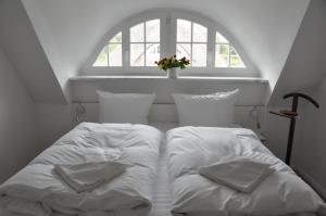 Ένα ή περισσότερα κρεβάτια σε δωμάτιο στο Ferienhaus Haubenlerche 63 - Haus Marilyn