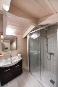 Ένα μπάνιο στο Balver Luxury Apartments