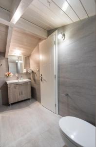 Ένα μπάνιο στο Balver Luxury Apartments