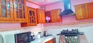 Kuchyň nebo kuchyňský kout v ubytování Nimal's House