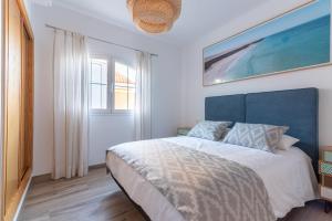 Postel nebo postele na pokoji v ubytování VILLA CAYETANA + 12 fotografií