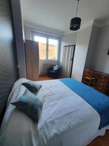 Postel nebo postele na pokoji v ubytování Chambre privée du Majestic