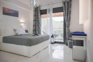 A bed or beds in a room at Diamond Luxury Villa Corfu 6 Bedroom Luxury Villa Még 25 kép