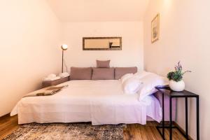 Posteľ alebo postele v izbe v ubytovaní Sunny beach apartment Lavica