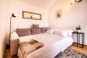 Posteľ alebo postele v izbe v ubytovaní Sunny beach apartment Lavica