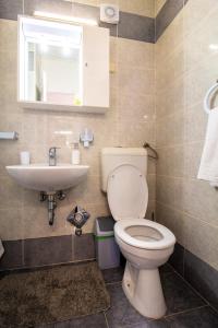 Kúpeľňa v ubytovaní Sunny beach apartment Lavica + 21 fotografií