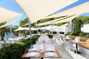 Reštaurácia alebo iné gastronomické zariadenie v ubytovaní Sunny beach apartment Lavica