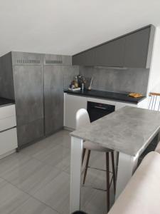 Η κουζίνα ή μικρή κουζίνα στο Medulin luxury apartment