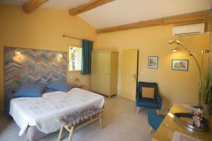 Postel nebo postele na pokoji v ubytování Mas Val-Chênaie Gordes