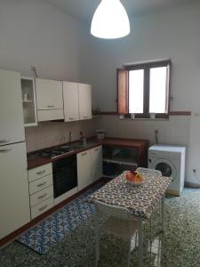 A kitchen or kitchenette at VillAmar