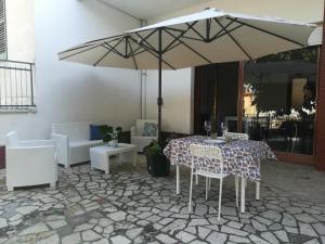 A seating area at VillAmar