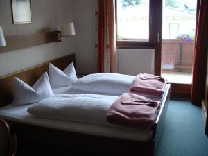 Posteľ alebo postele v izbe v ubytovaní Hotel Garni Schieferle