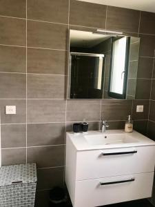 Ένα μπάνιο στο Villa La Baronne-Hauteurs de Beaulieu-sur-Dordogne