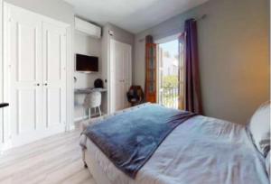 Posteľ alebo postele v izbe v ubytovaní Villa Pedro, Beach House zwischen Marbella und Estepona + 34 fotografií