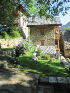 a stone house with a stone walkway in front of it at Chalet Borney in Fontainamore