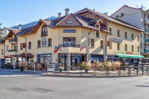 a large building on the side of a street at Hôtel Le Savoie in Albertville