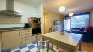 Acogedor apartamento en Llanes廚房或簡易廚房
