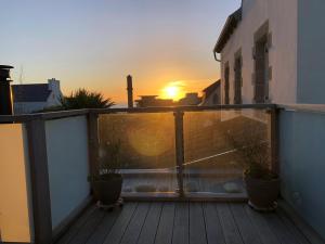 Východ nebo západ slunce při pohledu z apartmánu nebo okolí