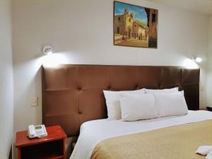 Gulta vai gultas numurā naktsmītnē Hotel Urpi Cusco