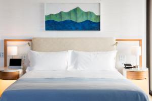 Postel nebo postele na pokoji v ubytování Halekulani - NO RESORT FEE
