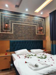 Un pat sau paturi într-o cameră la BoNaMi Hotel