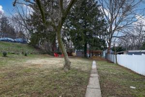 Gallery image of Rare City Home w/ Backyard Fire-pit & Hot tub in Lancaster +35 photos