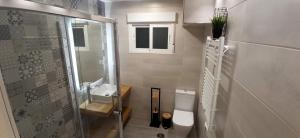 A bathroom at Duque de Galatino CENTRO de Granada