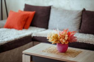 سرير أو أسرّة في غرفة في Apartman Marija