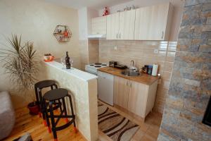 مطبخ أو مطبخ صغير في Apartman Marija