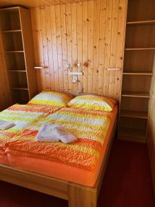 Postel nebo postele na pokoji v ubytování Lašská chalupa