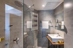 A bathroom at Barnovi Boutique Hotel