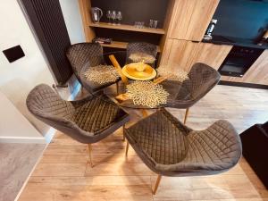 Posedenie v ubytovaní Apartamenty KTW Park Śląski