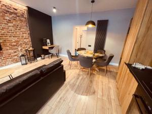 Posedenie v ubytovaní Apartamenty KTW Park Śląski