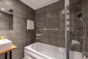 A bathroom at Barnovi Boutique Hotel