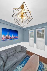 a living room with a couch and a ceiling fan at Modern 2 Bedroom in Avondale in Chicago