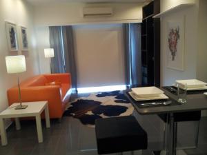 a living room with an orange couch and a table at Apartamento Rocamar - Albufeira in Albufeira
