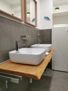 A bathroom at Octopus Vietri House